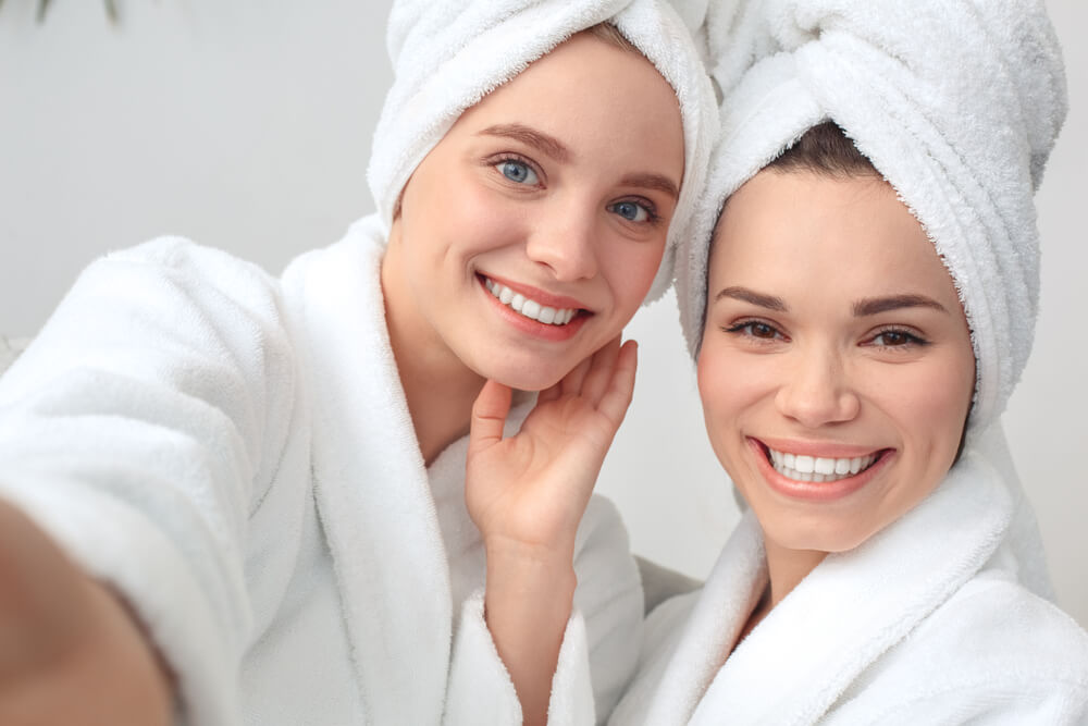 two girls enjoying a Virginia Beach spa day